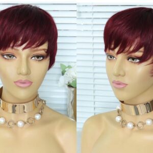 Perruque en cheveux courts couleur bordeaux